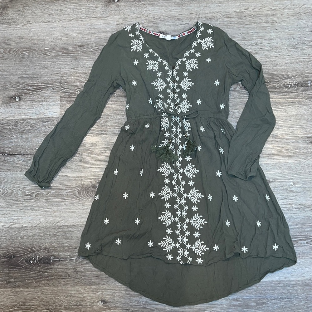 Long Sleeve Green Dress with Cream Stitching